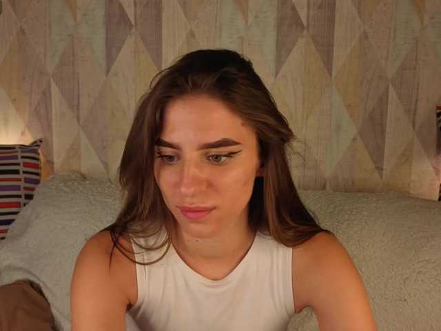emy-angel1 live cam on BongaCams