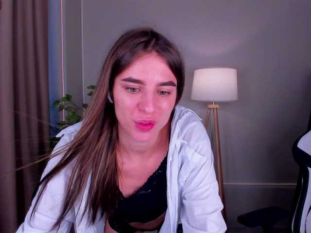 emy-angel1 live cam on BongaCams