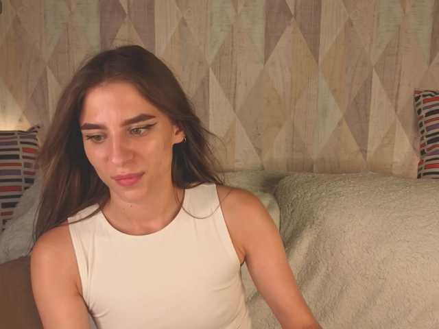 emy-angel1 live webcam show