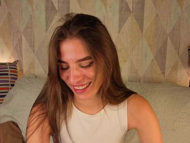 emy-angel1 live cam on BongaCams