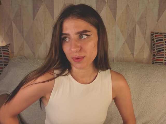 emy-angel1 live cam on BongaCams