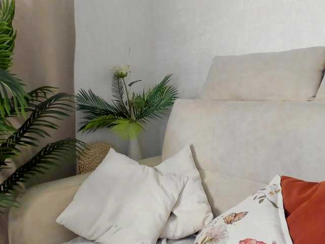 emy-angel1 live cam on BongaCams