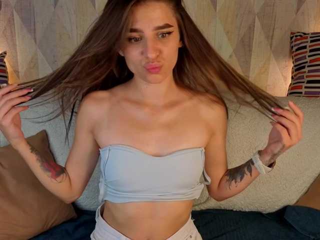 emy-angel1 live cam on BongaCams