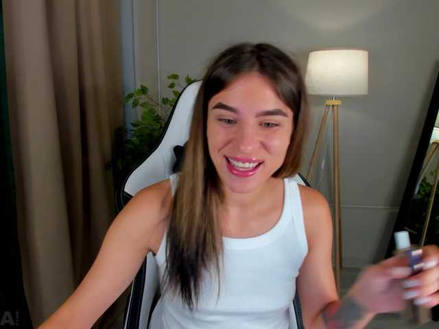 emy-angel1 live cam on BongaCams