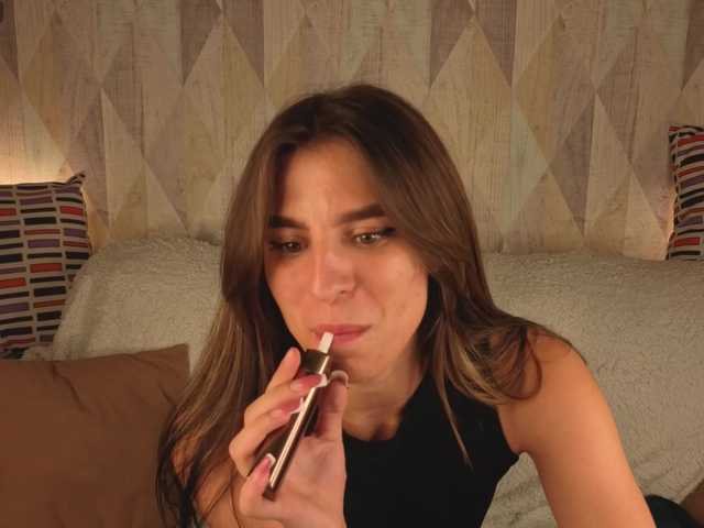 emy-angel1 live cam on BongaCams