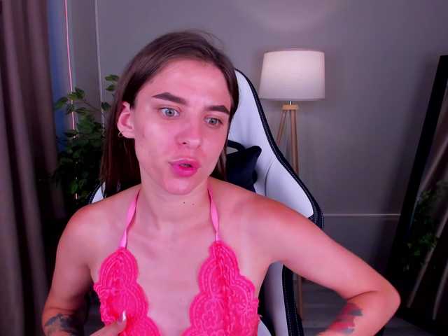 emy-angel1 live cam on BongaCams