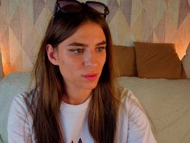 emy-angel1 live cam on BongaCams