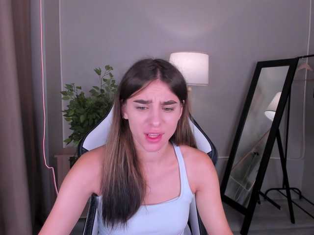 emy-angel1 live cam on BongaCams