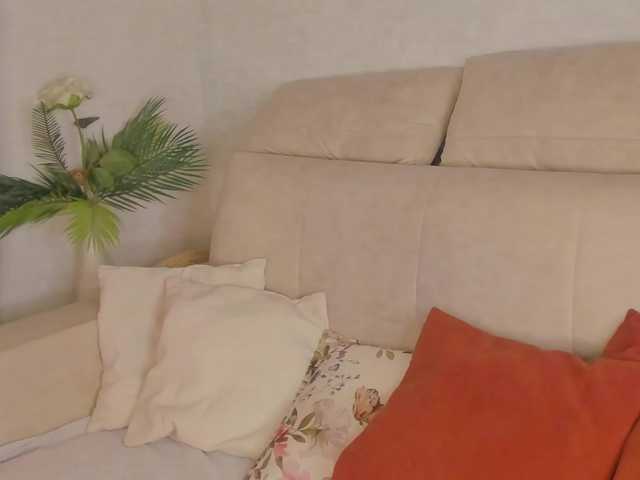 emy-angel1 live cam on BongaCams