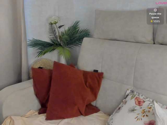 emy-angel1 live cam on BongaCams