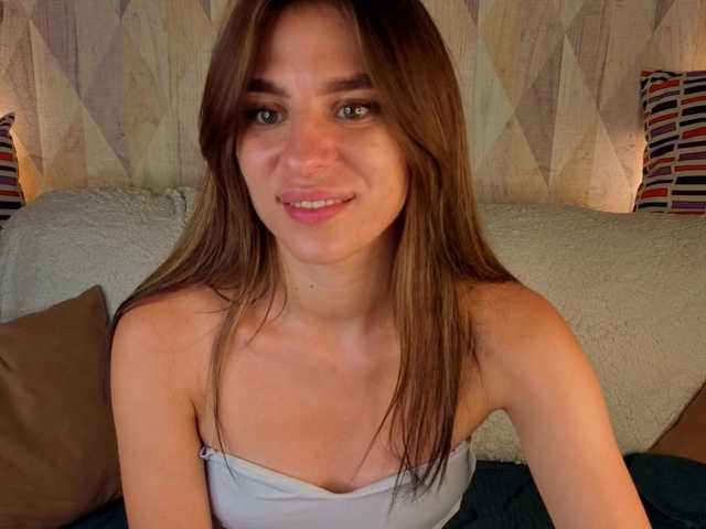 emy-angel1 live cam on BongaCams