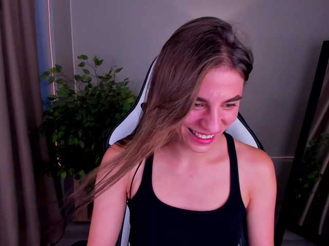 emy-angel1 live cam on BongaCams