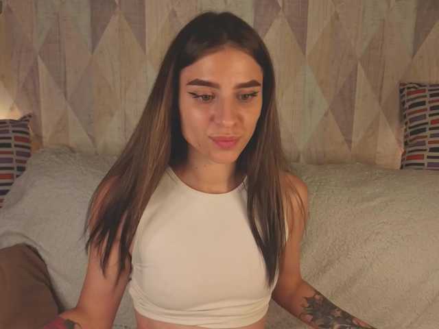 emy-angel1 live cam on BongaCams