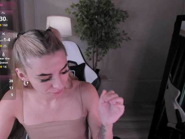 emy-angel1 live cam on BongaCams