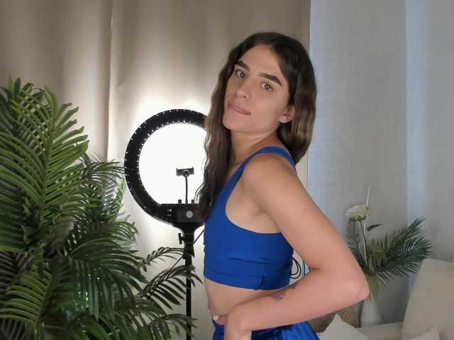 emy-angel1 live cam on BongaCams