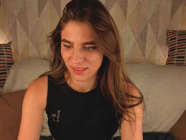 emy-angel1 live cam on BongaCams