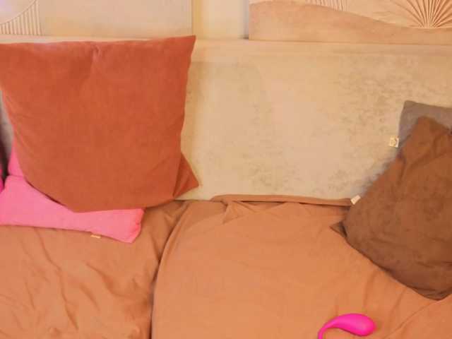 emy-angel1 live cam on BongaCams