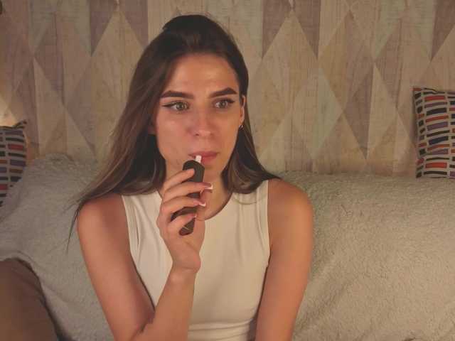 emy-angel1 live cam on BongaCams