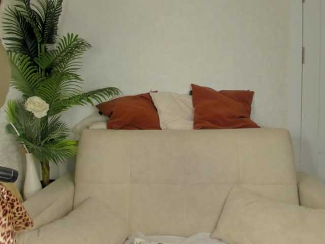 emy-angel1 live cam on BongaCams