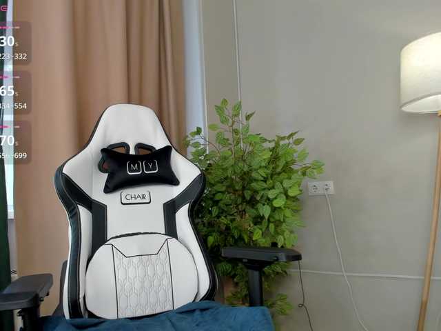 emy-angel1 live cam on BongaCams
