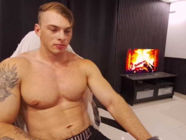 StrongGragXXX live webcam show