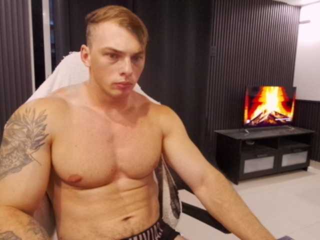 StrongGragXXX live webcam show