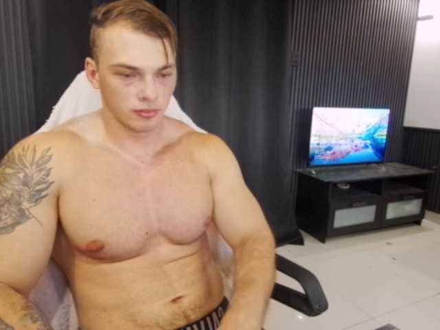 StrongGragXXX live webcam show