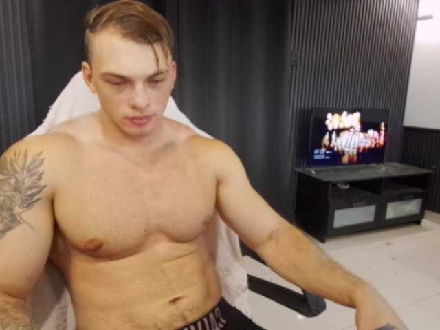 StrongGragXXX live webcam show