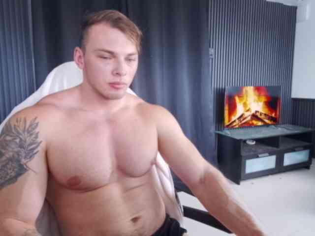 StrongGragXXX Live Webcam on BongaCams