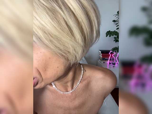 KISANA live cam on BongaCams