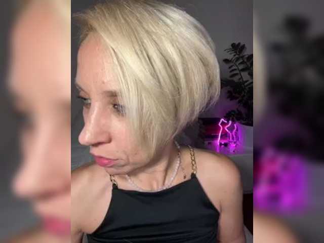 KISANA live cam on BongaCams