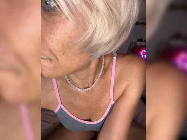 KISANA Sex Cam Show