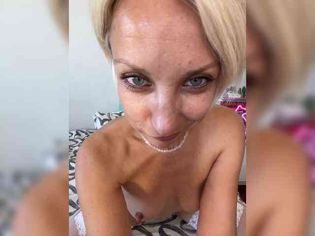 KISANA Sex Cam Show