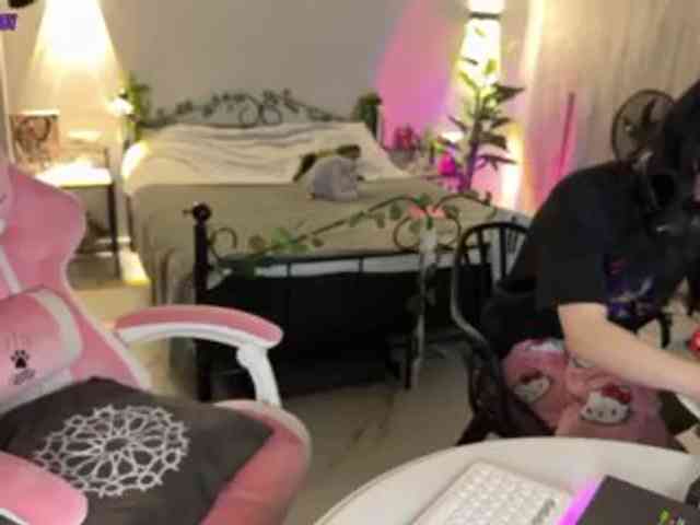 h3ntai-baby webcam