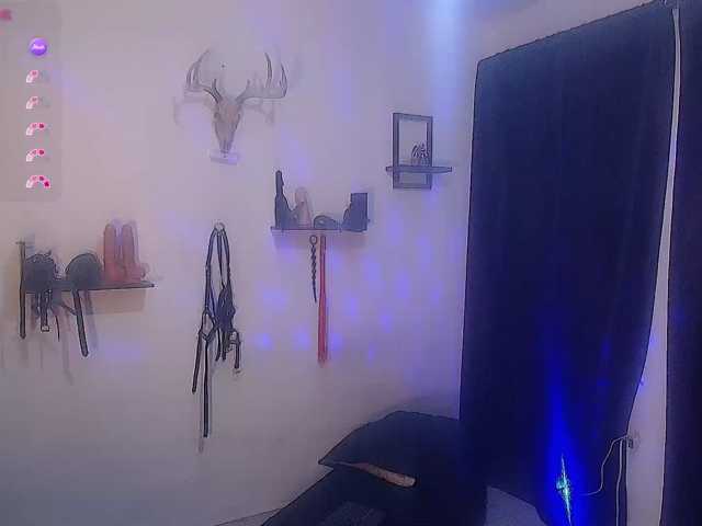 DakariaHills, en directo ahora en BongaCams