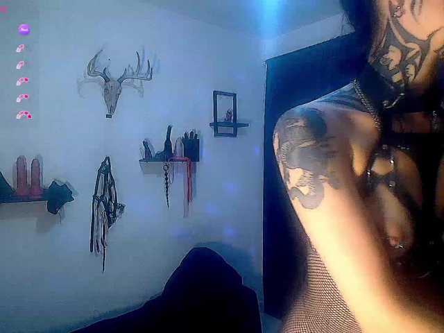 DakariaHills live cam on BongaCams