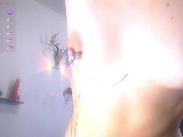 DakariaHills live cam on BongaCams