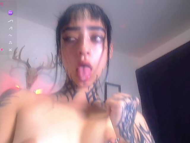 DakariaHills live cam on BongaCams