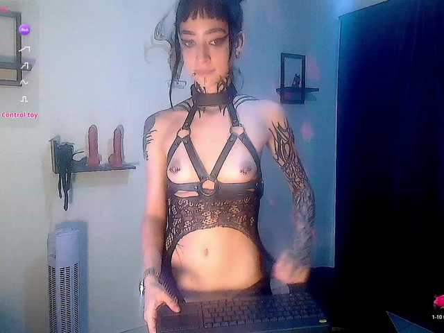 DakariaHills live cam on BongaCams