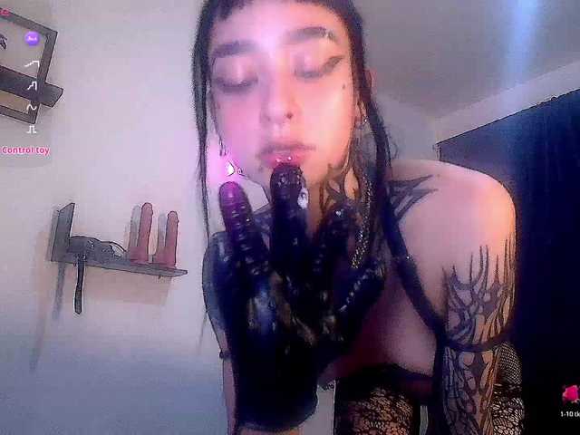 DakariaHills live cam on BongaCams