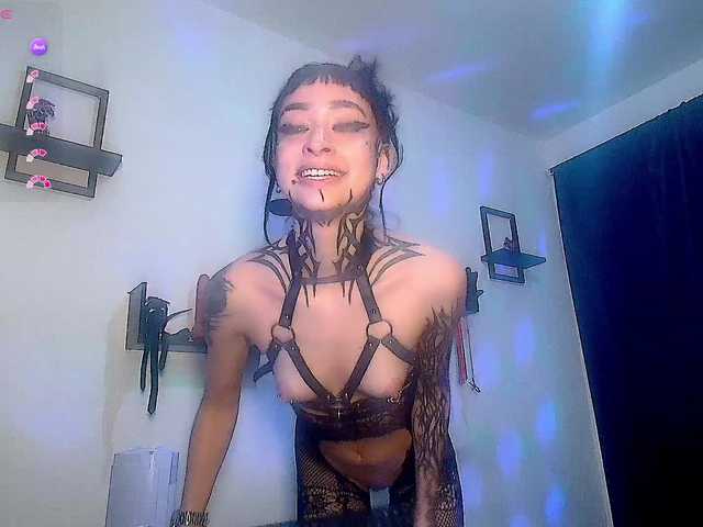 DakariaHills live cam on BongaCams