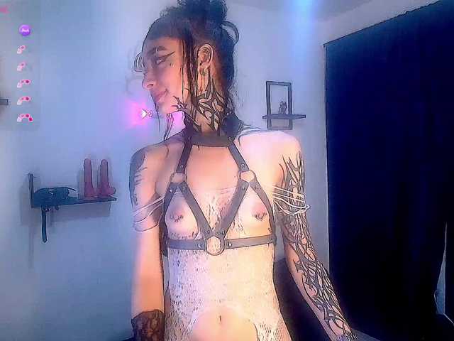 DakariaHills live cam on BongaCams