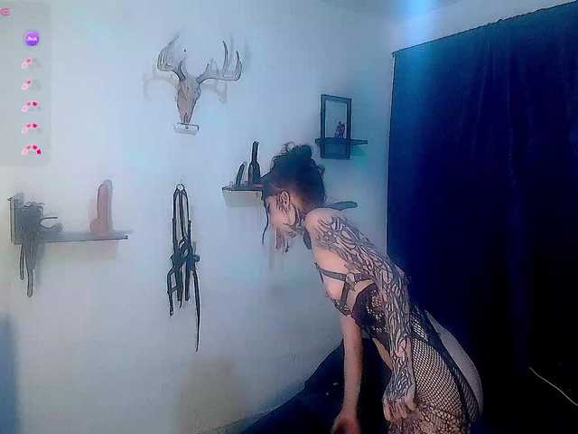 DakariaHills live cam on BongaCams
