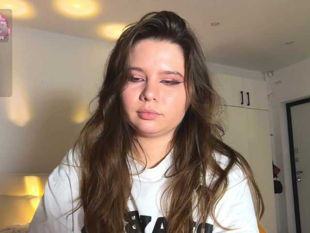 le modèle Chiculya est en webcam porno dans un show sur le site bongacams, il possède les tags suivants: White/Caucasian,Brunette,Hairy