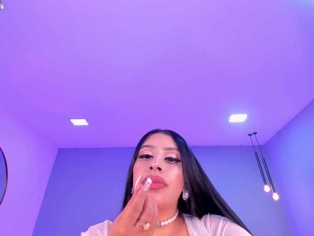 LeahLombardi live cam on BongaCams