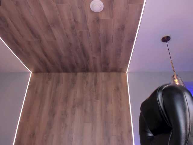 LeahLombardi live cam on BongaCams