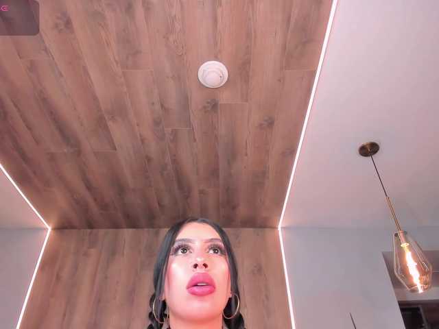 LeahLombardi live cam on BongaCams