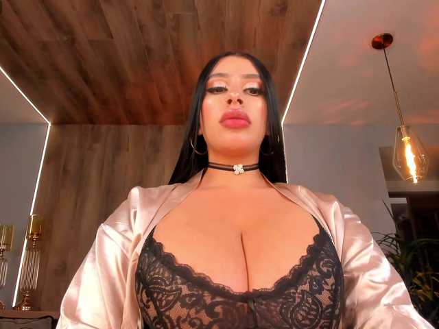 LeahLombardi live cam on BongaCams