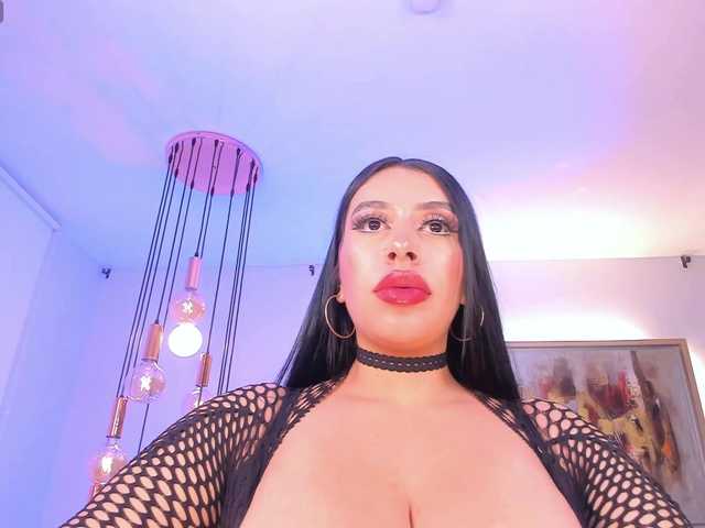 LeahLombardi live cam on BongaCams