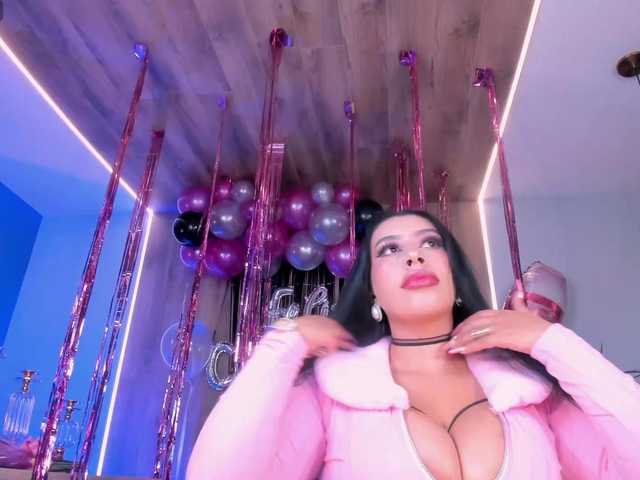LeahLombardi live cam on BongaCams